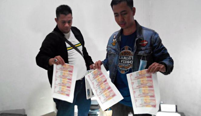 Polisi Gerebek Sindikat Pengedar Uang Palsu di Mampang