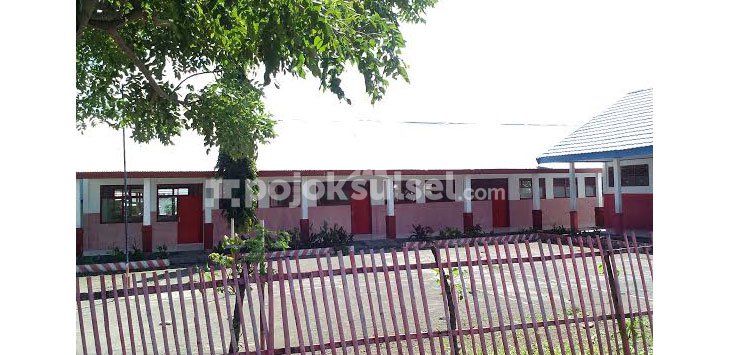 Ketua Komite Segel SD Ka’nea Jeneponto karena Anak Tak Jadi Pegawai