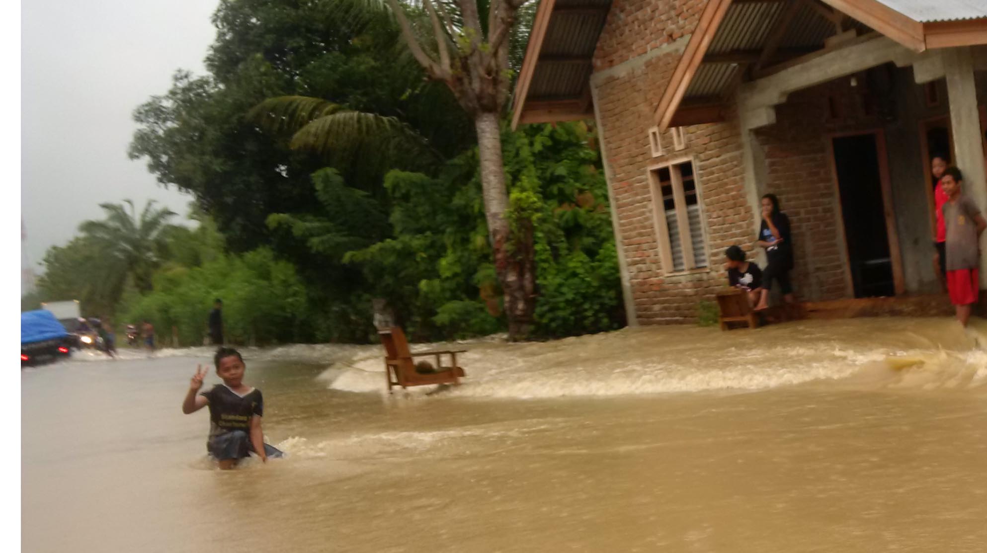 ‎Sungai Palapi Meluap, Puluhan Rumah di Desa Watatu Terendam Banjir