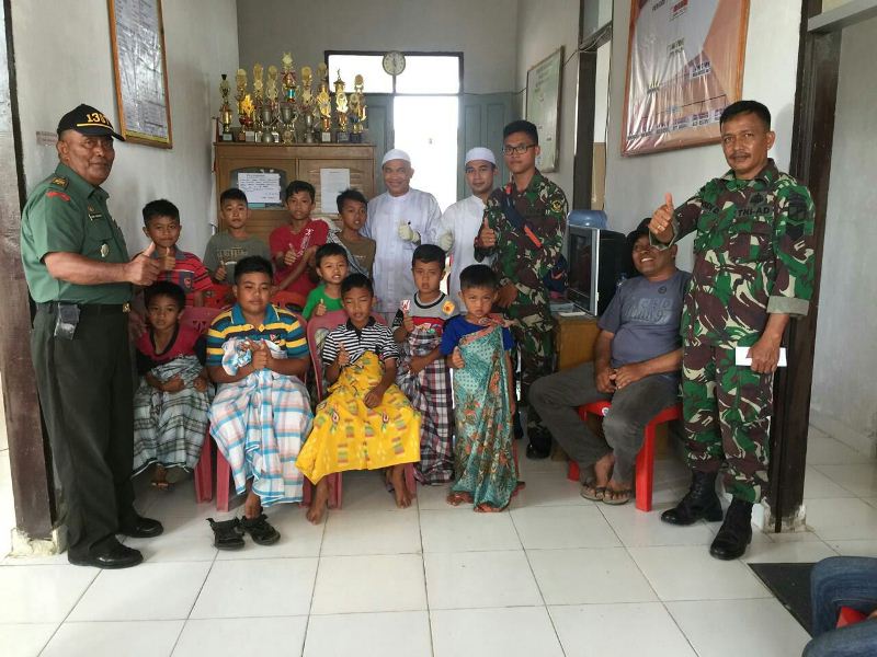 Sunatan Massal Ala TNI Bersama Ustadz Gus Yusuf di Tentena