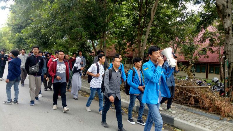 Aksi GEMPAR  Untad : “Surat ‘Cinta’ Teruntuk Majelis Mahasiswa Yang Terhormat”