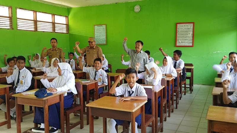 Kepsek SMP 1 Bambalamotu dan Kepsek SDN Salule Diberhentikan