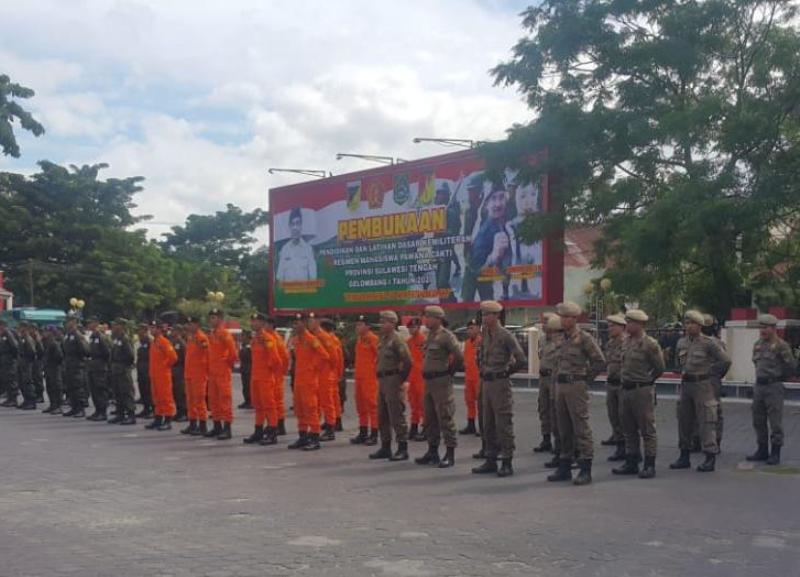 Latihan Dasar Resimen Mahasiswa Demi Keamanan Lingkungan Kampus