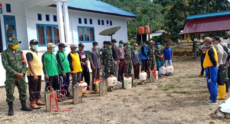 Tim Satgas Covid-19 Bungsel Lakukan Penyemprotan Fasilitas Umum