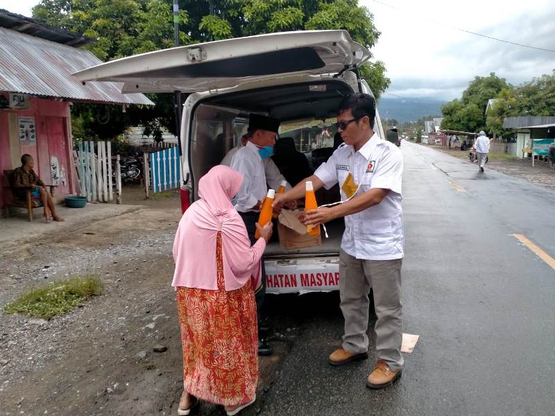 DPC Gerindra Kabupaten Touna Babagikan 4.800 Botol Orson & Masker