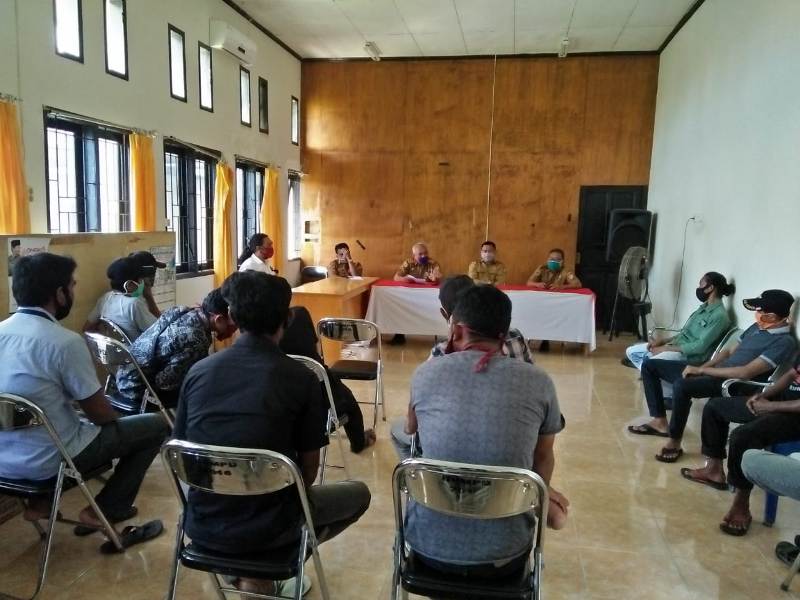 Terkait  Pemecatan 26 Pegawai Desa, Warga Kolami Mengadu ke DPMD