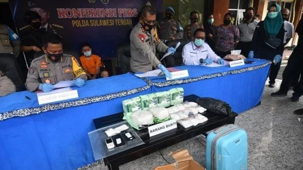 Terancam Hukuman Mati, Ini Pasal Disangkakan Pelaku Narkoba 7,3 Kg