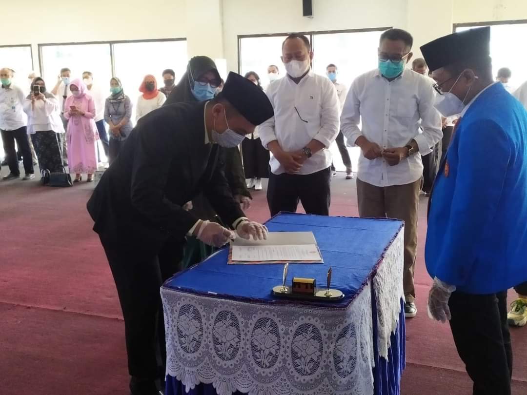 Prof.Dr.Muhammad Khairil,M.Si Dilantik Rektor Jadi Dekan Fisip Untad