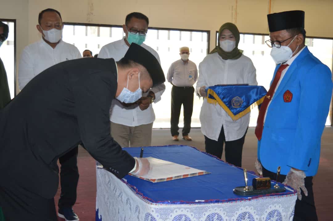 Rektor Untad Lantik Tiga Dekan