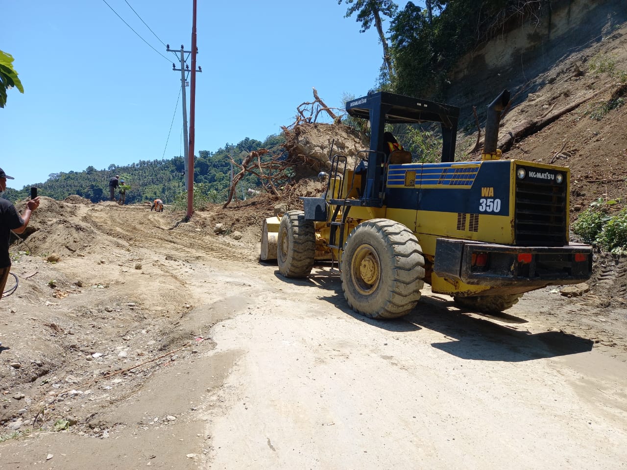 Satker 2 BPJN Sulteng Respon Cepat  Longsor Enu