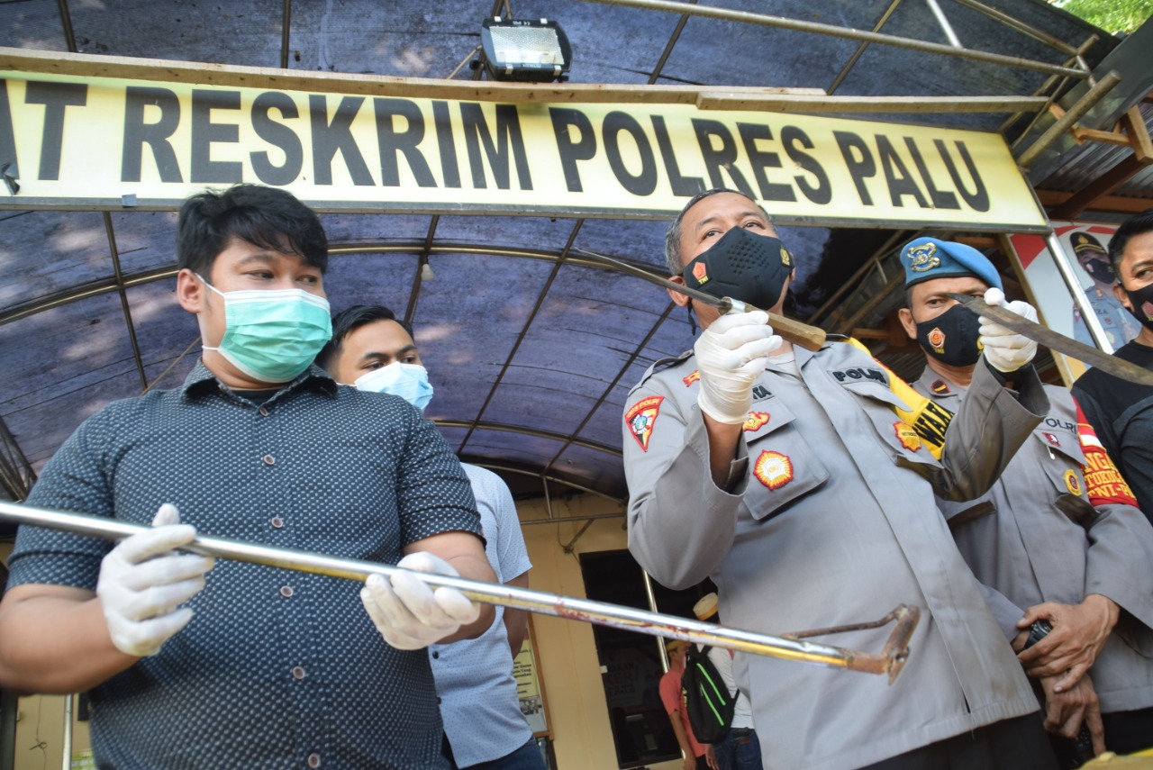 Tagih Utang, Dua Lelaki Ditebas Parang