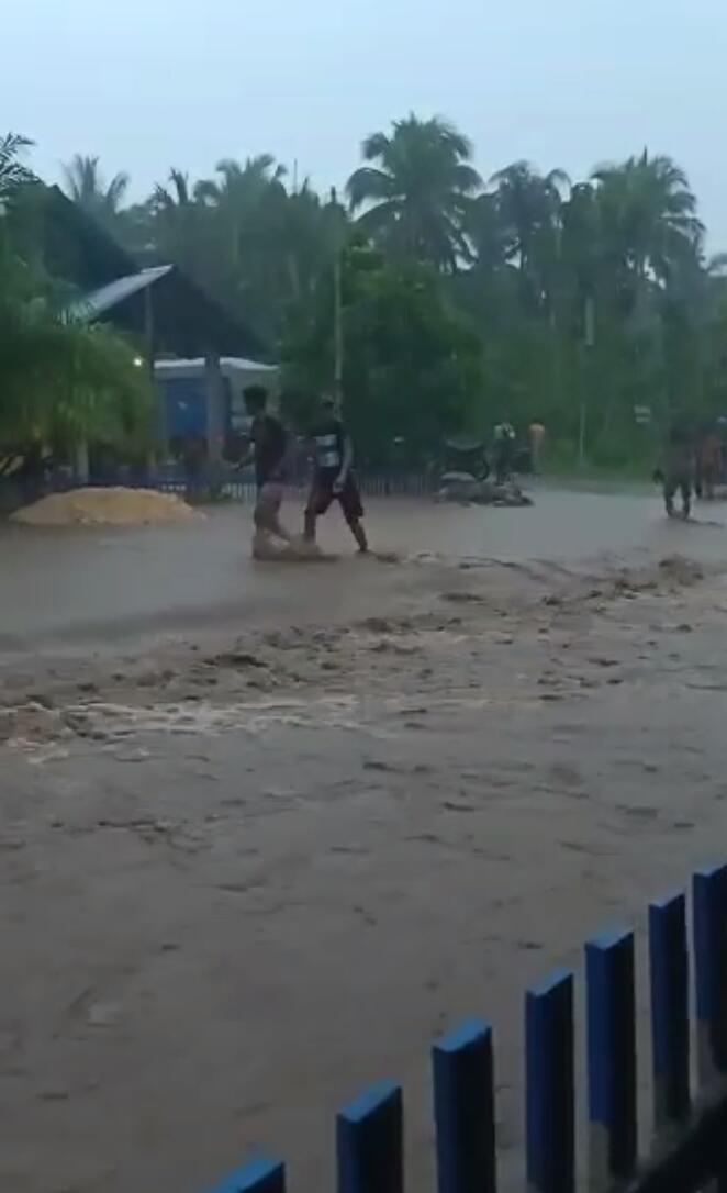 Banjir Bandang Di Tiloan Menenggelamkan Rumah Warga