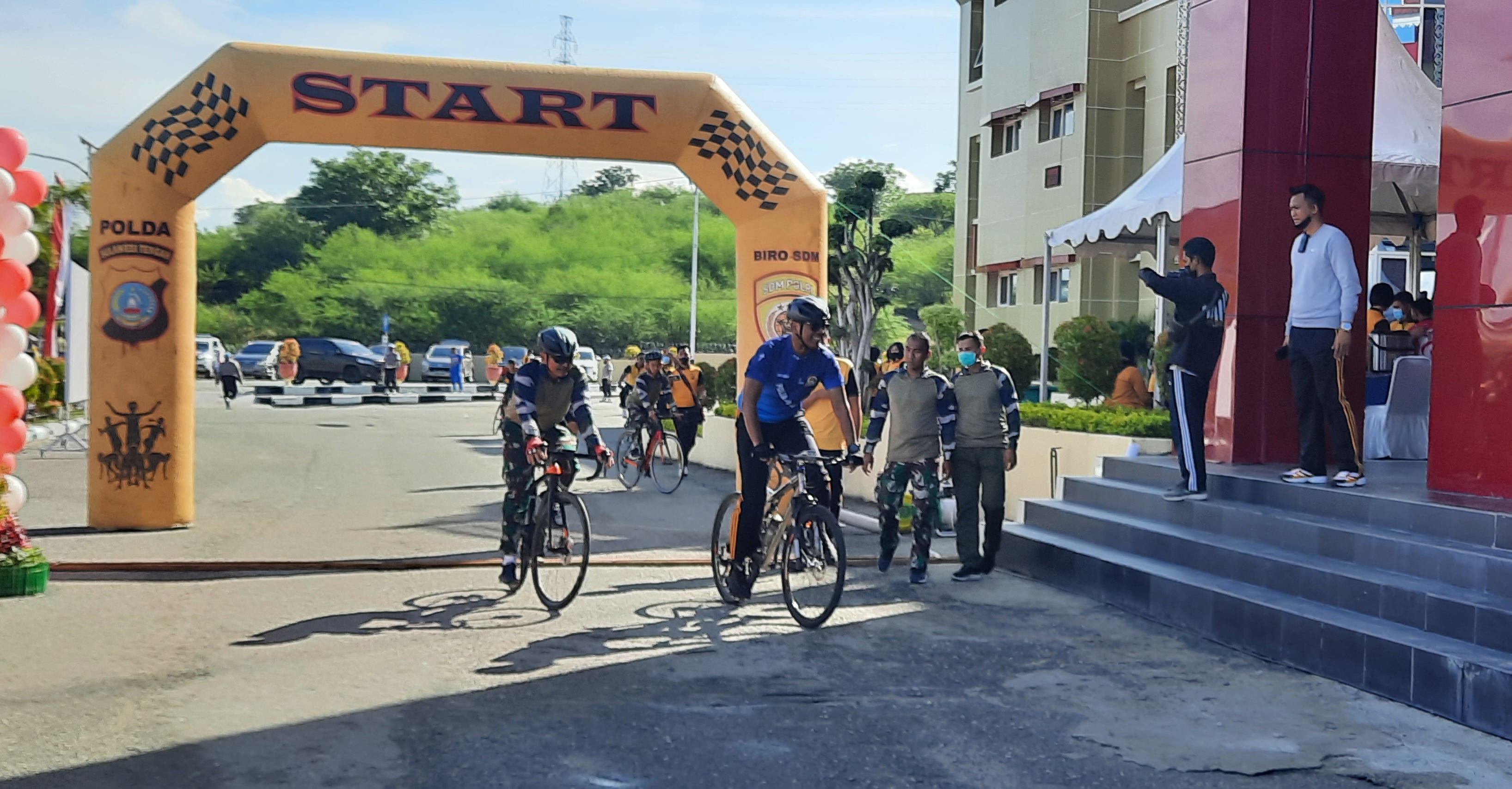 Satu Motor, 12 Sepeda Hadiah Jalan  Santai Meriahkan Hari Bhayangkara ke 76