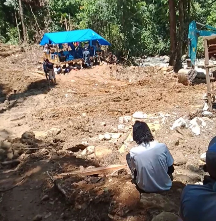 PETI Diduga Berkedok Buka Lahan Sawit Gunakan Exavator Milik Hoga