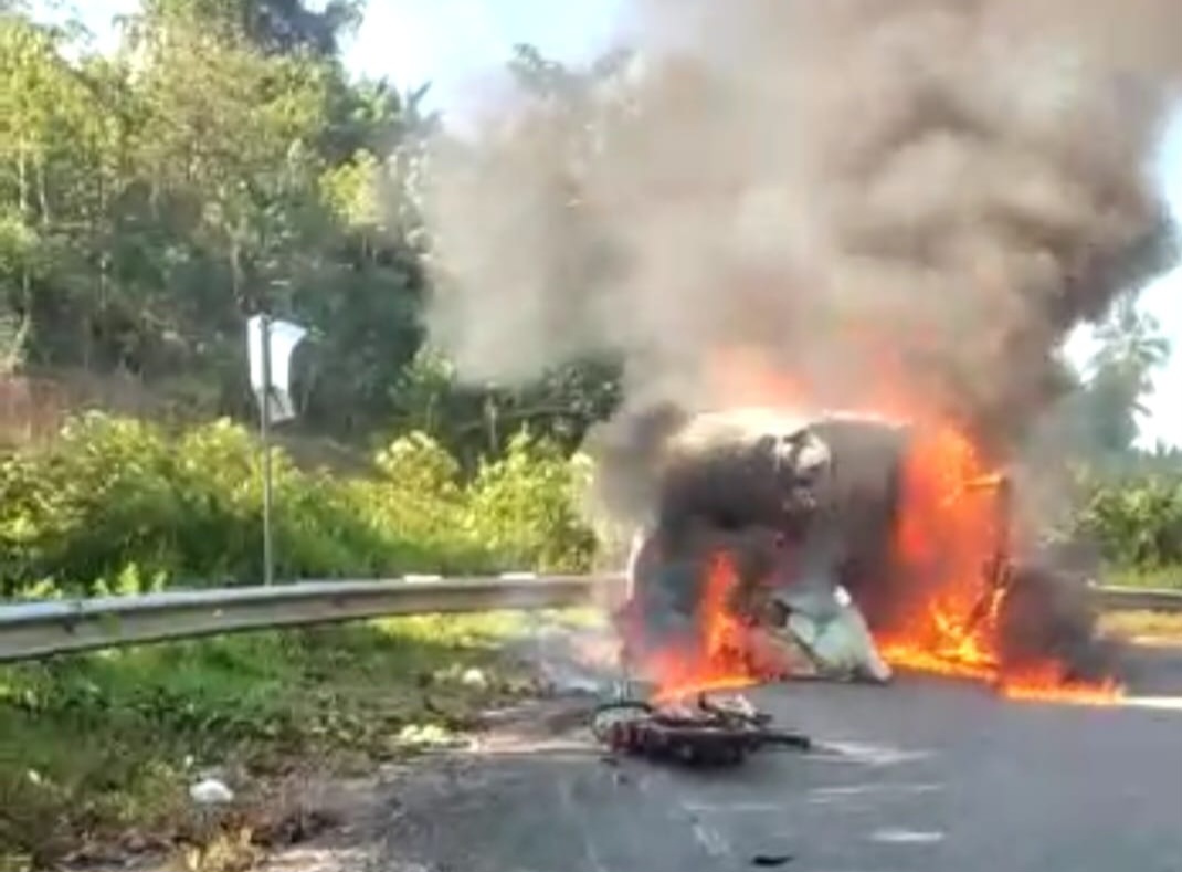 Mobil Ekspedisi Gilang Terbakar di Lakea II