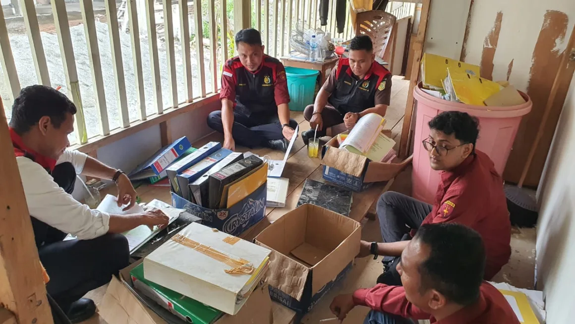 Penyidik Kejari Geledah Tempat Penyimpanan Dokumen Perusda Morowali