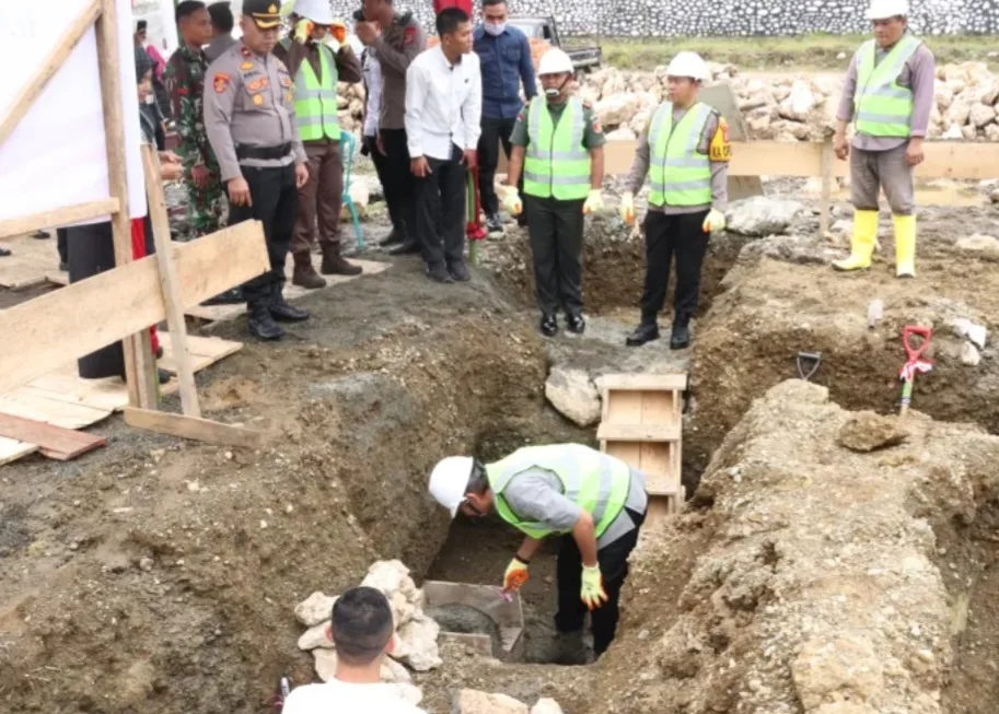 Pj Bupati Rachmansyah Ismail Letakkan Batu Pertama