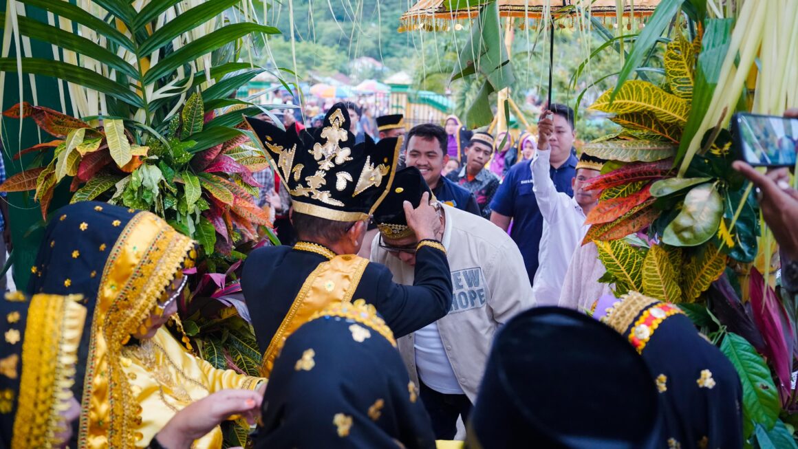 Sambangi Buol, Ahmad Ali-Abdul Karim Aljufri Dinobatkan Sebagai Tau Noto oleh Raja Buol