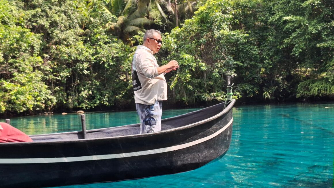 Ahmad Ali Menikmati Sejuknya Air Danau Paisu Pok: Destinasi Wisata Menjanjikan, Konektivitas Harus Dibangun