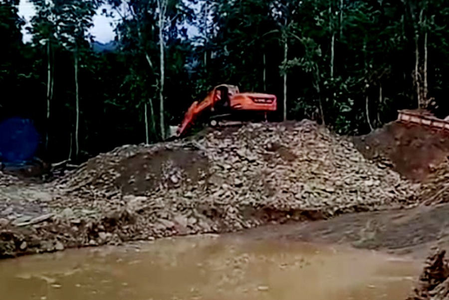 Diduga Lima Exavator di PETI Karya Mandiri