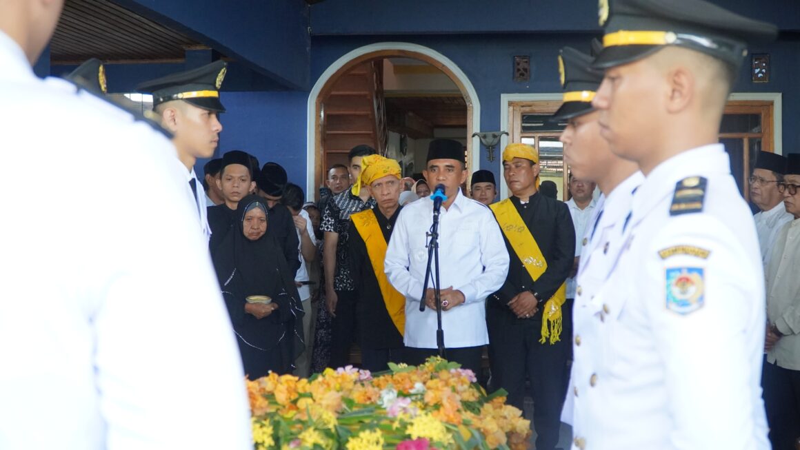Gubernur Sulawesi Tengah Melepas Kepergian Alm. Drs. Moh Rum Parampasi dengan Penuh Kehormatan