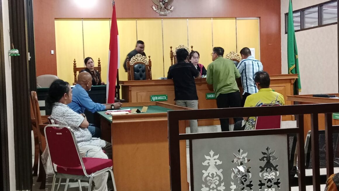 Sidang Praperadilan Jurnalis Hendly Mangkali “Memanas”