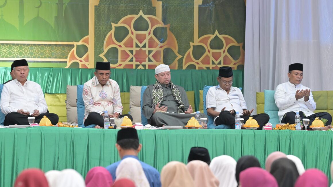 AH: KH. Mohammad Qosim Maragau  Permata Bumi Khatulistiwa