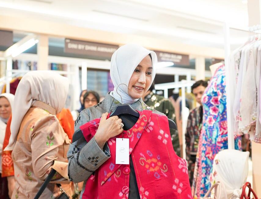 Batik Bomba Khas Sulteng “Tampil Memukau” di IN2MOTIONFEST