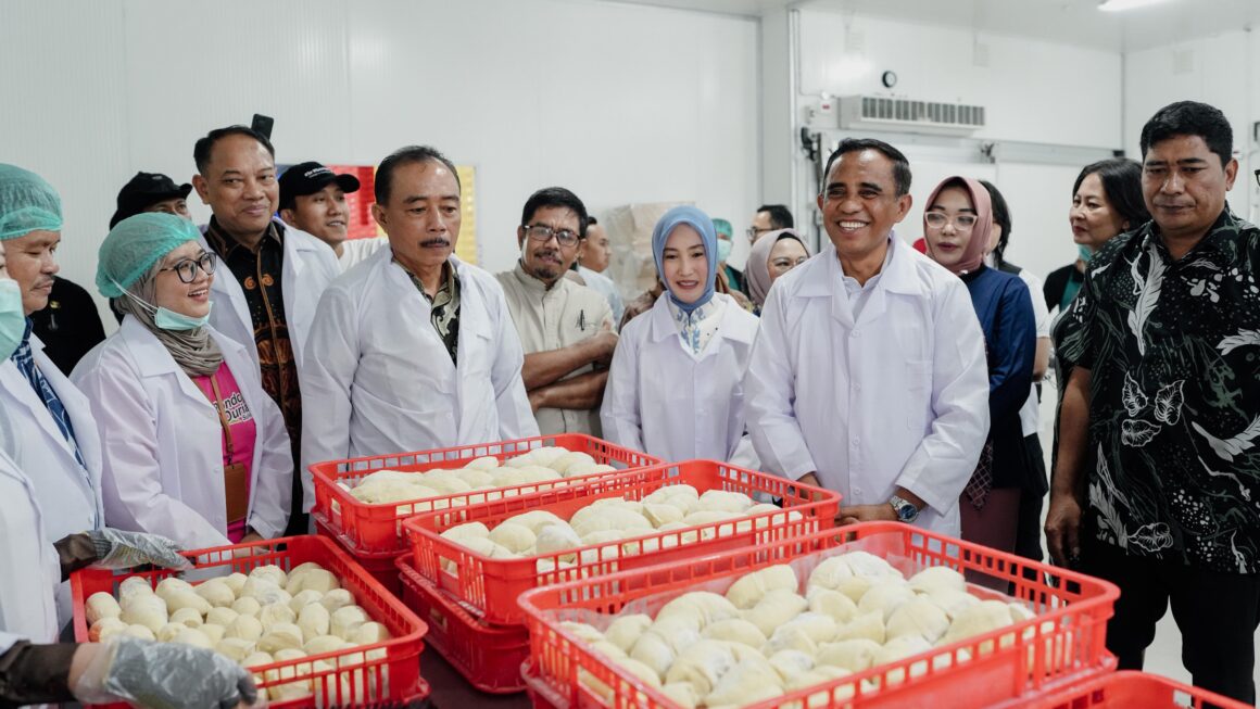 Gubernur Anwar Hafid : Durian di Parimo, Perkuat Ekspor dan Serapan Tenaga Kerja