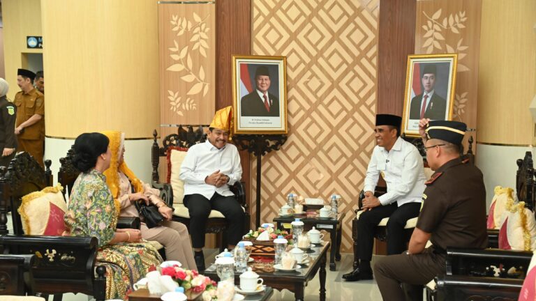 Zullikar Tanjung Kembali ke Kejati Sulteng, Gubernur Anwar Hafid Menyambutnya