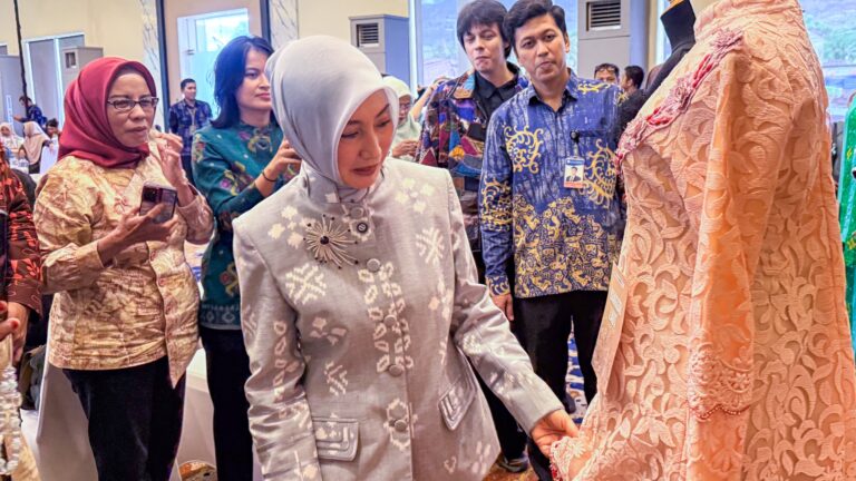 Ketua Dekranasda Sry Nirwanti Bahasoan Ajak Generasi Muda Bangga