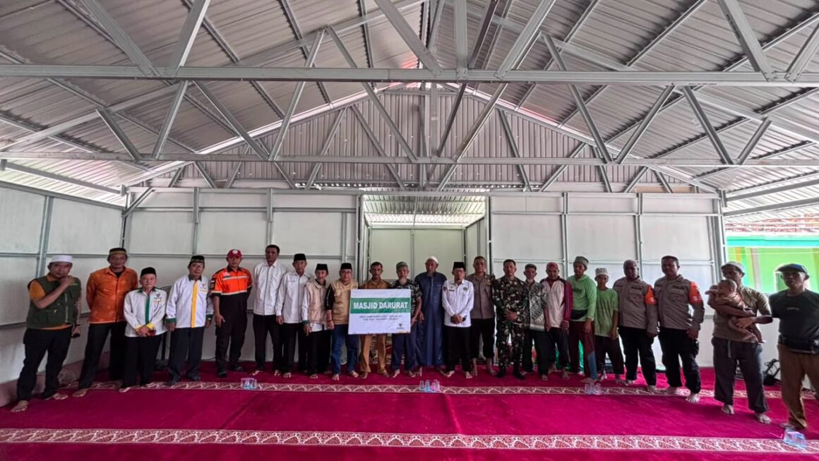 Masjid Darurat 10×10 Resmi Digunakan Warga Terdampak Gempa di Sigi