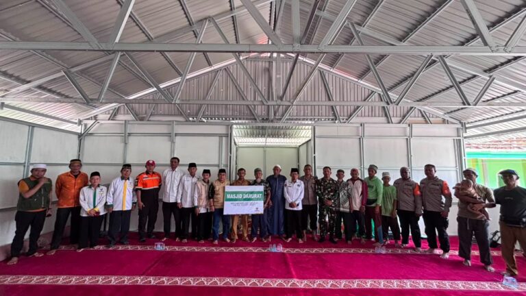 Masjid Darurat 10×10 Resmi Digunakan Warga Terdampak Gempa di Sigi